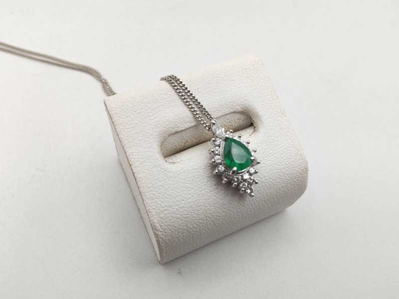 ジュエリー買取　プラチナネックレス Pt850 エメラルド0.60ct ダイヤ0.30ct 